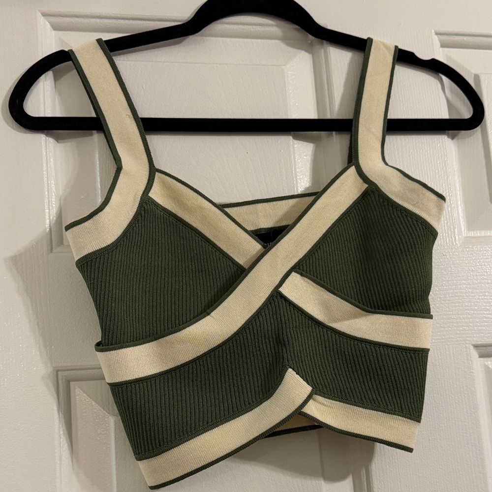 NWT Cider Olive and Cream Crop Top - Picture 3 of 4